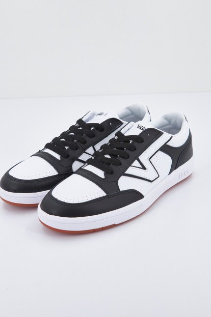 VANS UA LOWLAND CC en color NEGRO (2)