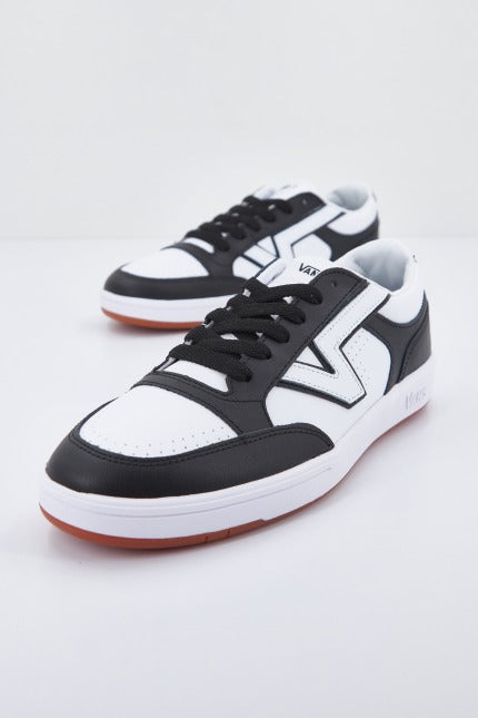 VANS UA LOWLAND CC en color NEGRO (3)