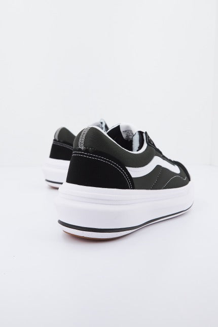 VANS OLD SKOOL OVERT CC en color NEGRO (3)
