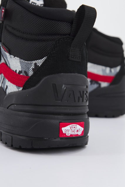 VANS UA ULTRARANGE en color NEGRO (4)