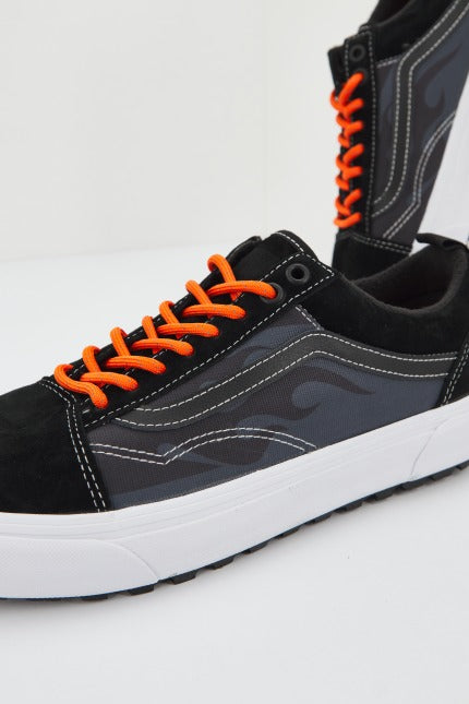 VANS VNAIKOU en color NEGRO (2)