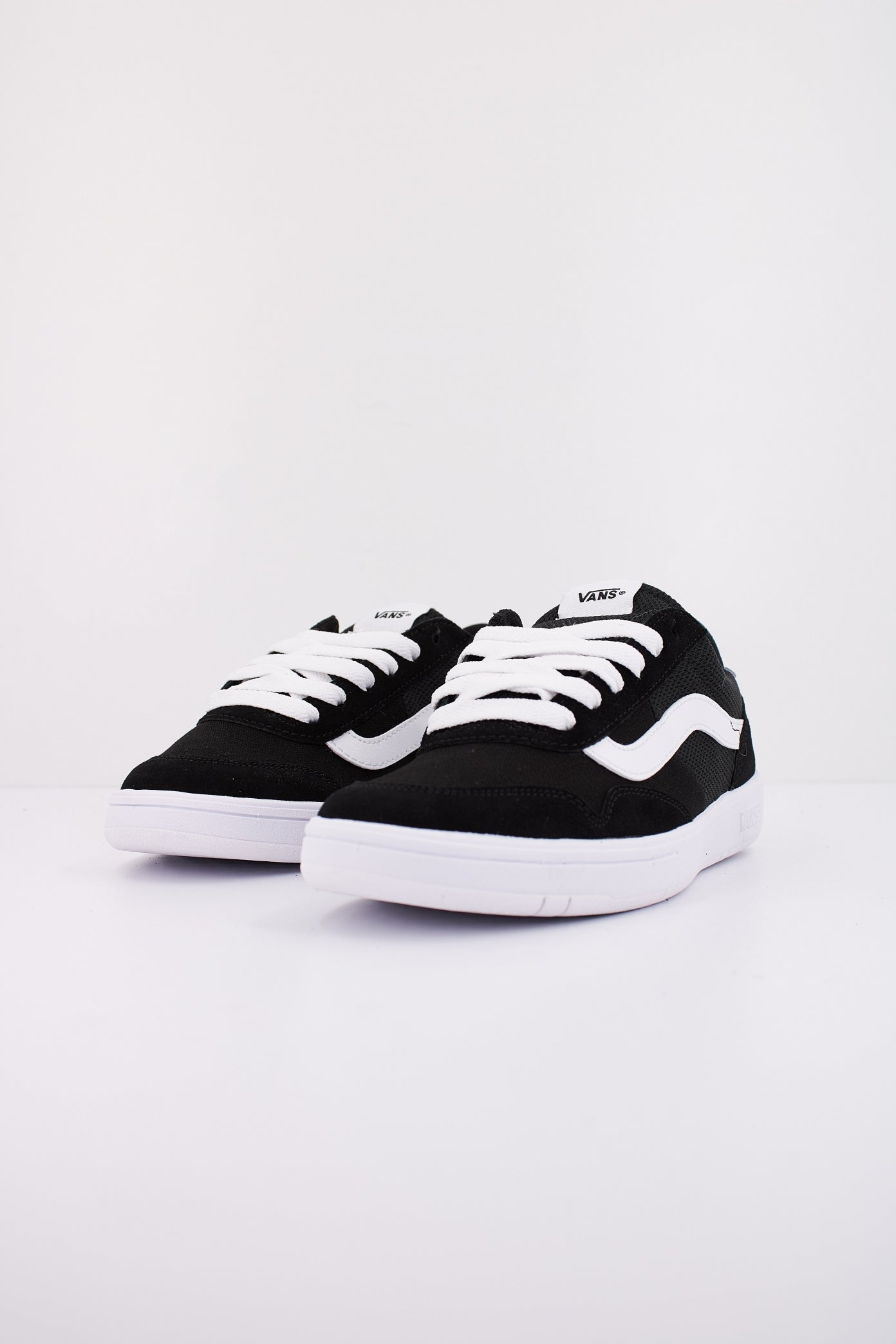 VANS CRUZE TOO CC STAPLE en color NEGRO (2)