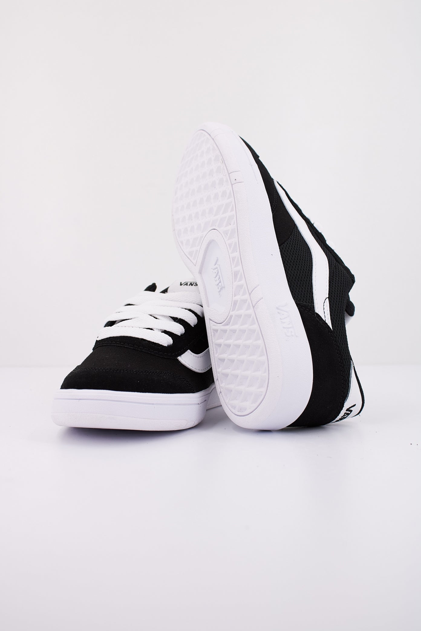 VANS CRUZE TOO CC STAPLE en color NEGRO (5)