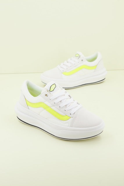 VANS UA OLD SKOOL OVER en color BLANCO (1)