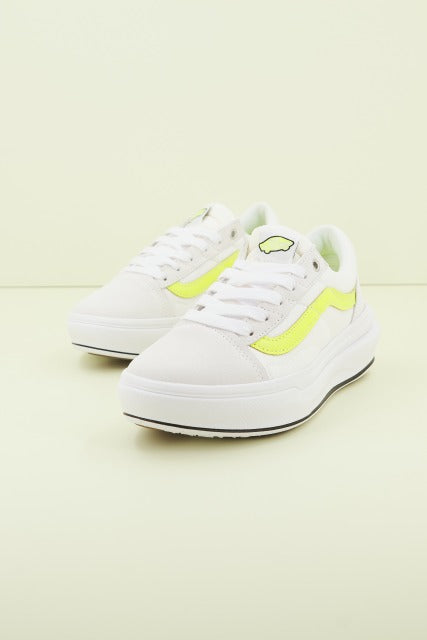 VANS UA OLD SKOOL OVER en color BLANCO (2)