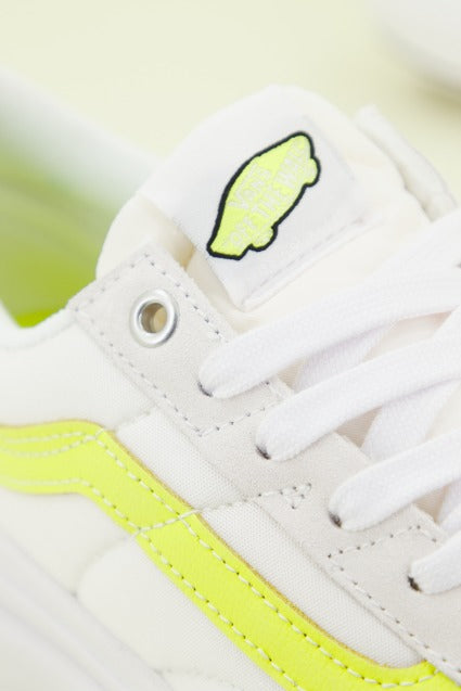 VANS UA OLD SKOOL OVER en color BLANCO (4)