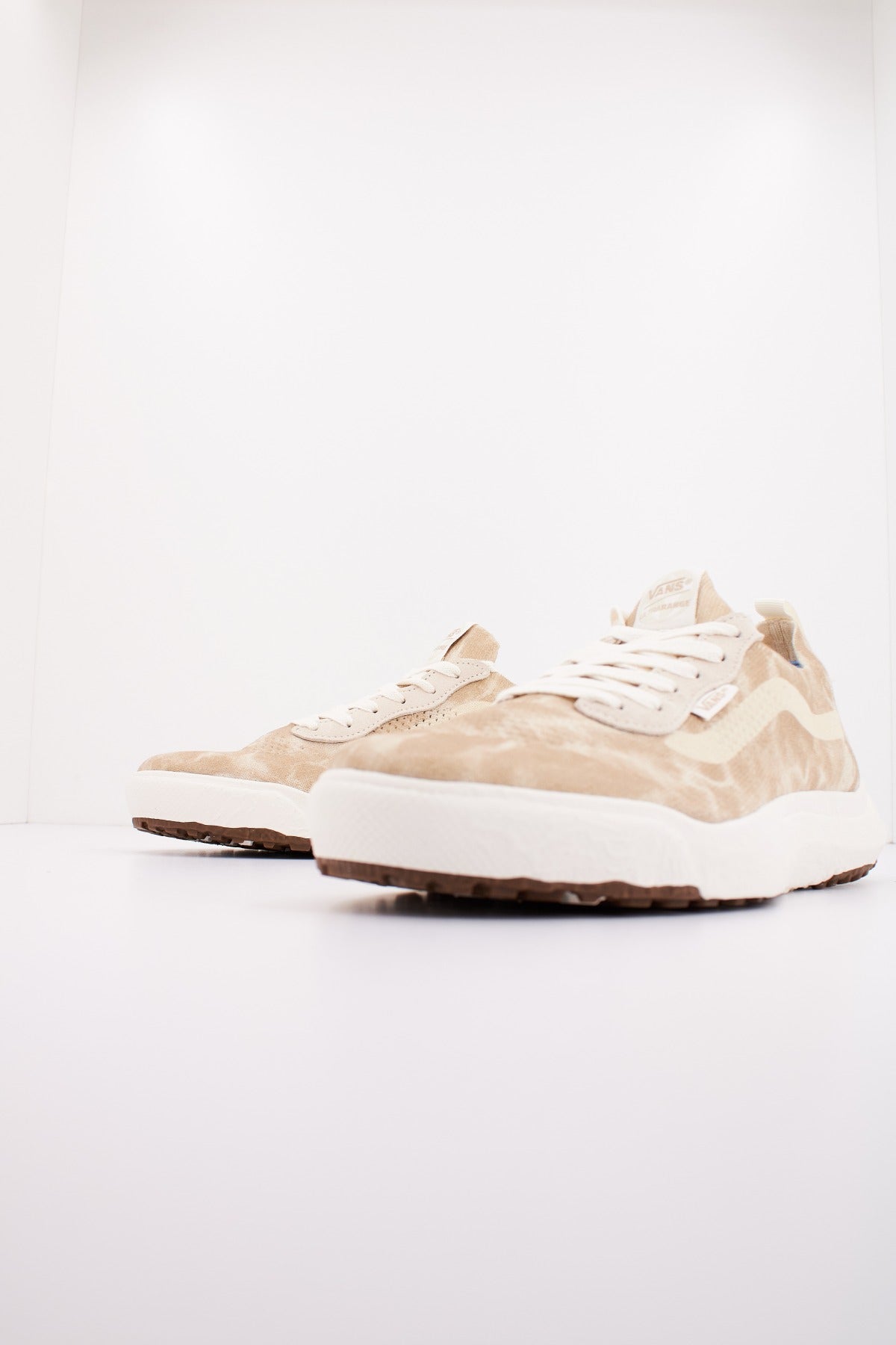 VANS ULTRARANGE VR en color MARRON CLARO (2)