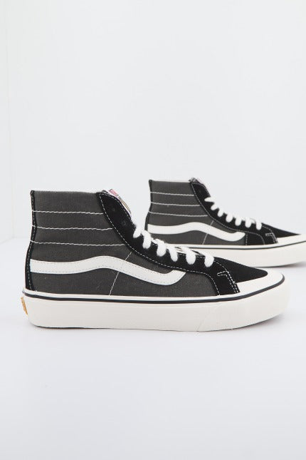 VANS UA SK-HI DE en color NEGRO (2)