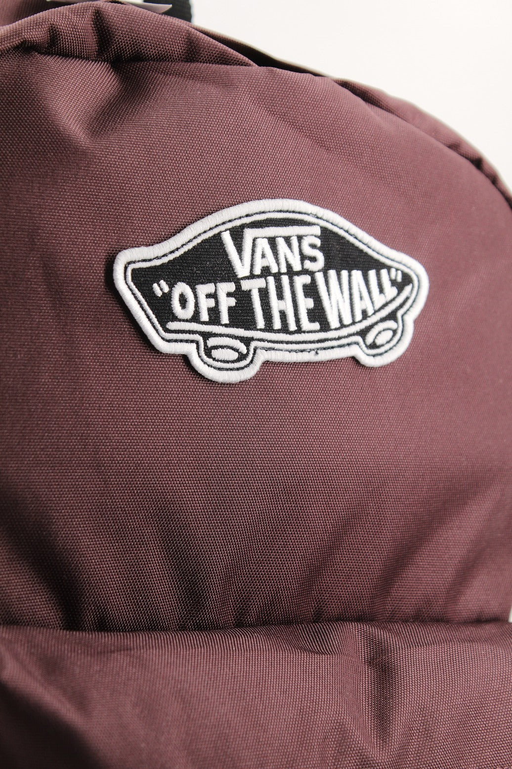 VANS WM REALM BACKPACK FUDG en color BURDEOS (4)