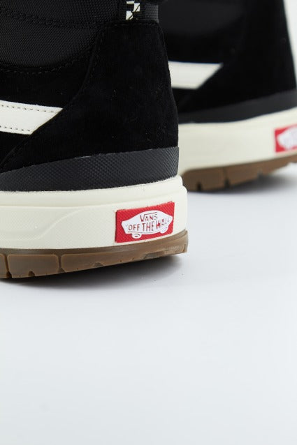VANS ULTRARANGE EXO en color NEGRO (4)