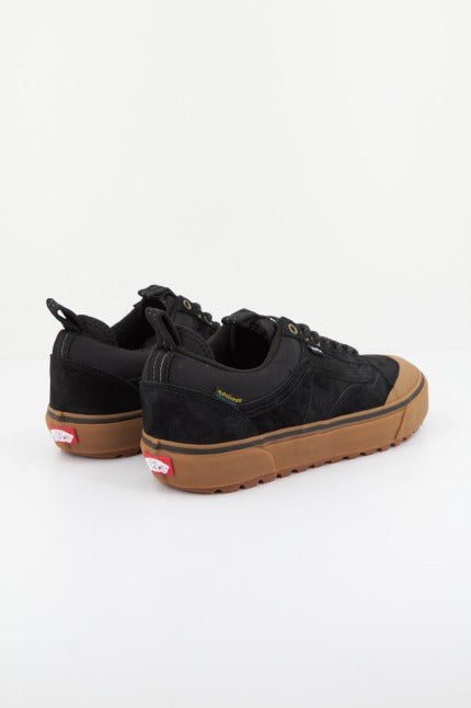 VANS OLD SKOOL MTE- en color NEGRO (3)
