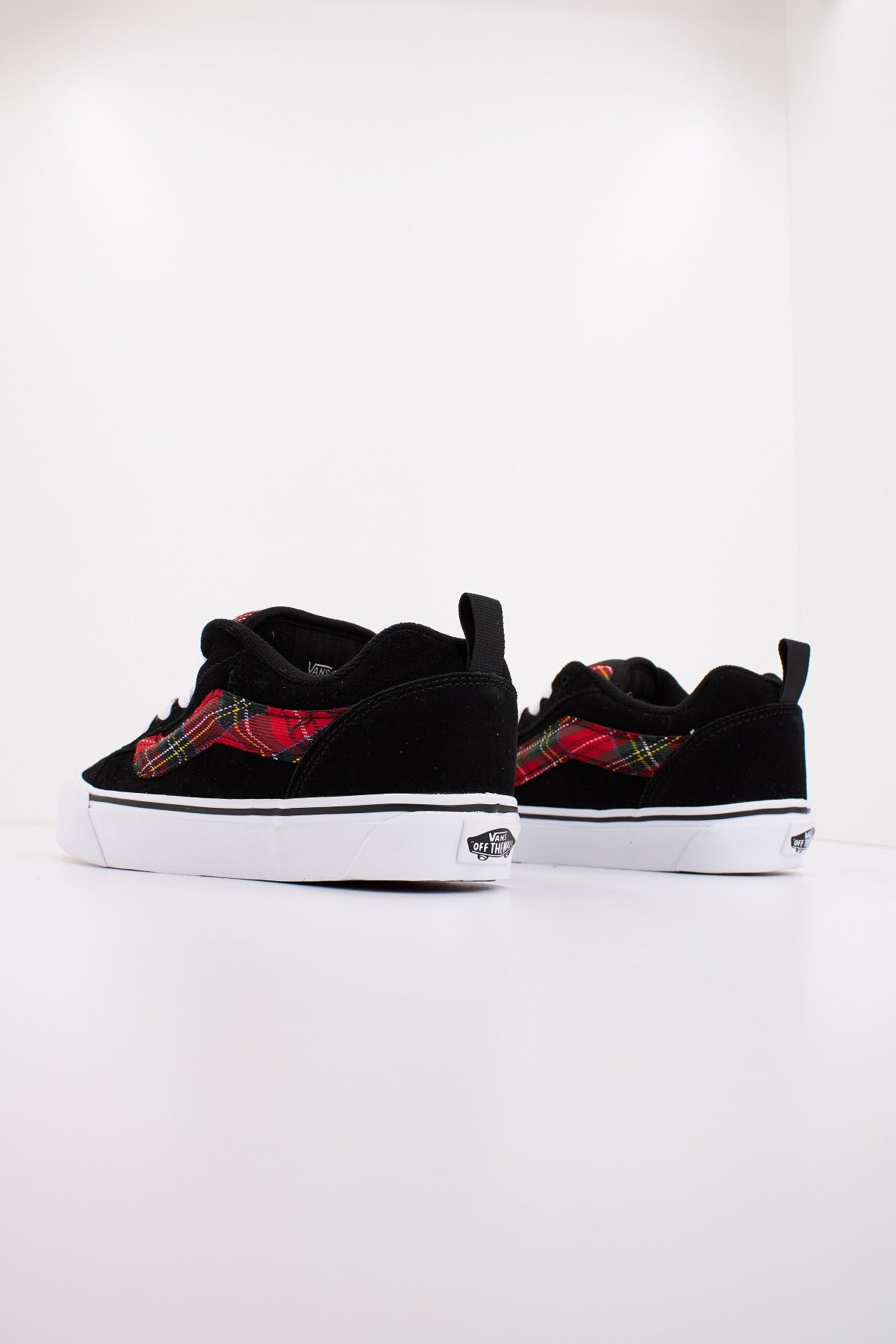 VANS KNU SKOOL en color NEGRO (3)