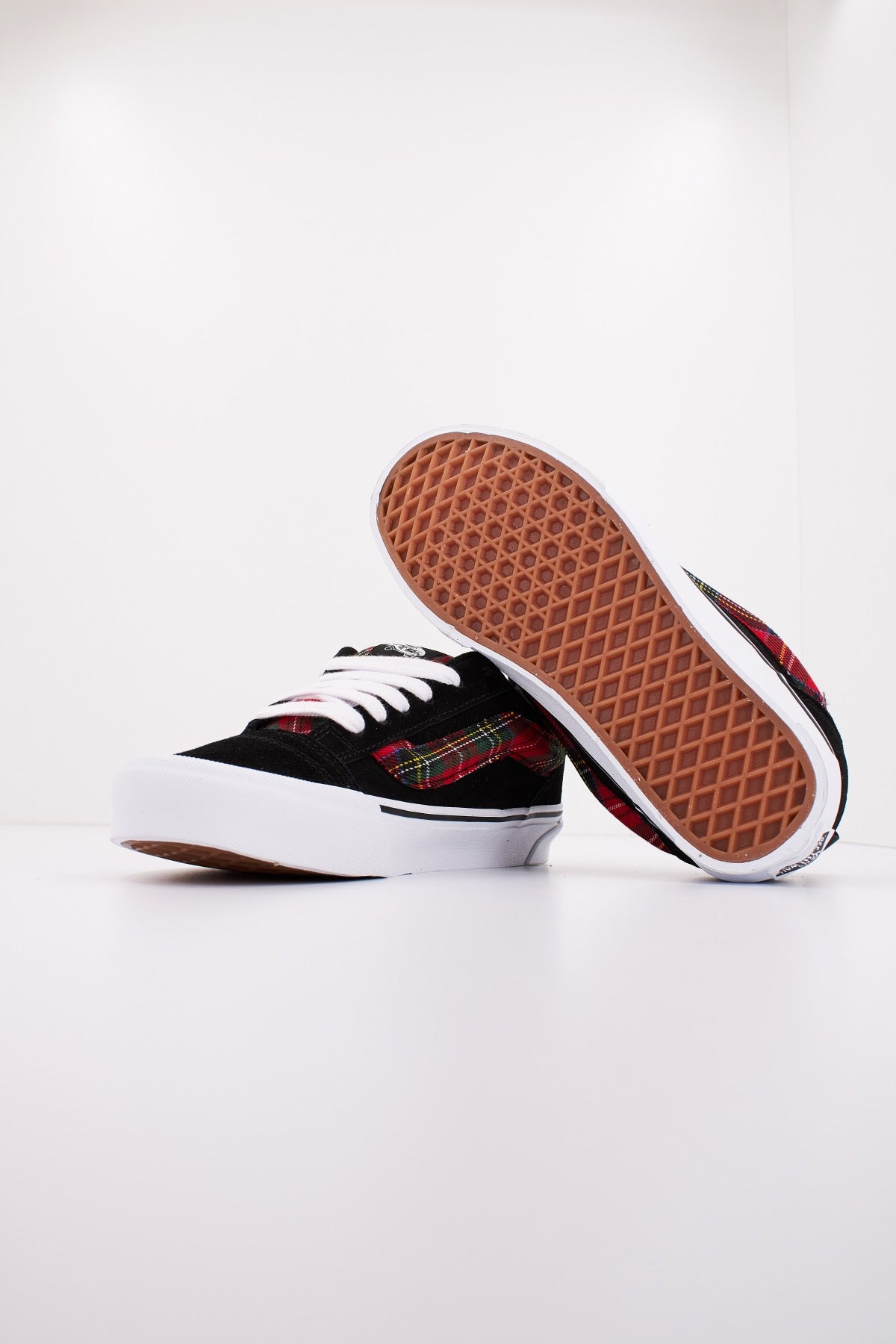VANS KNU SKOOL en color NEGRO (4)