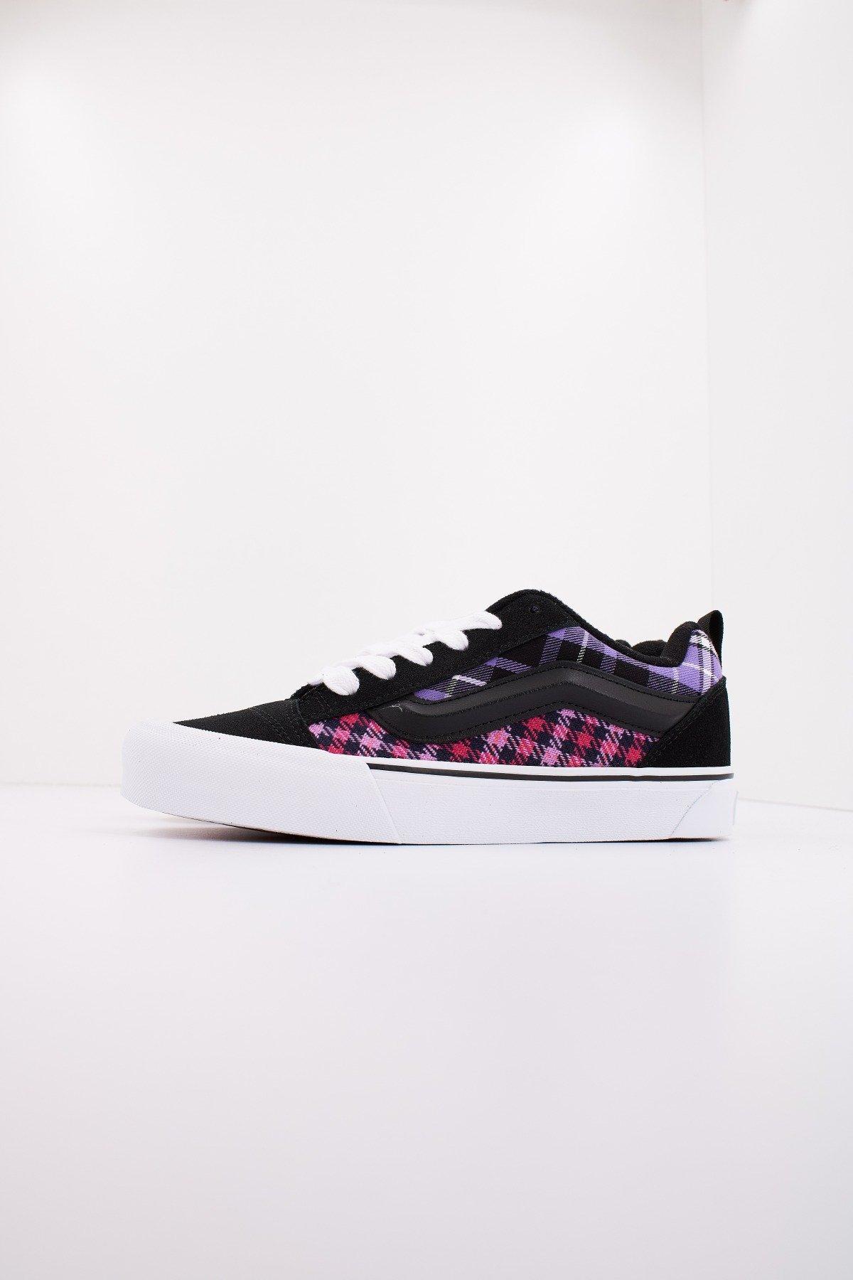 VANS KNU SKOOL en color NEGRO (1)