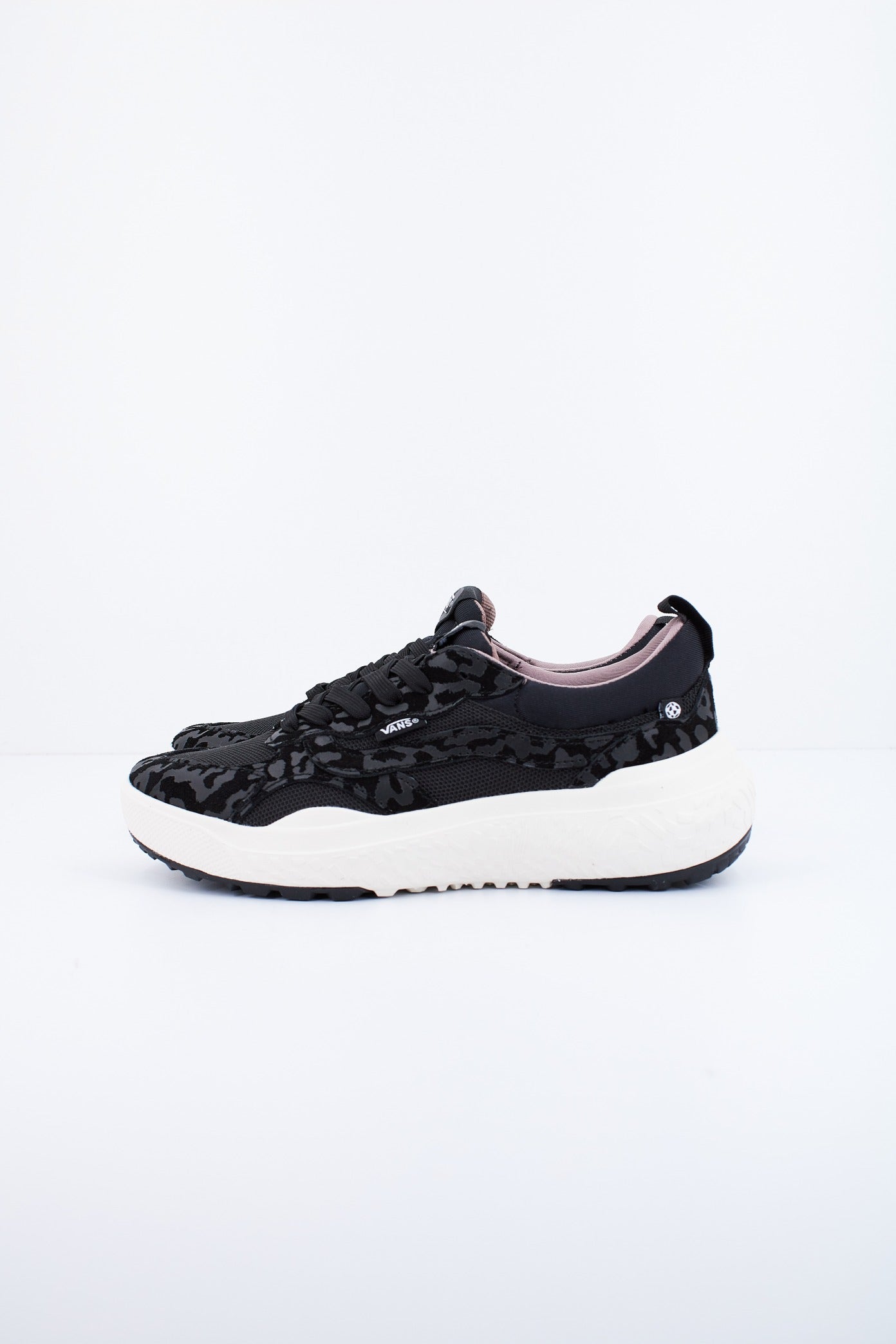 VANS ANIMAL ULTRARANGE NEO VR en color NEGRO (1)