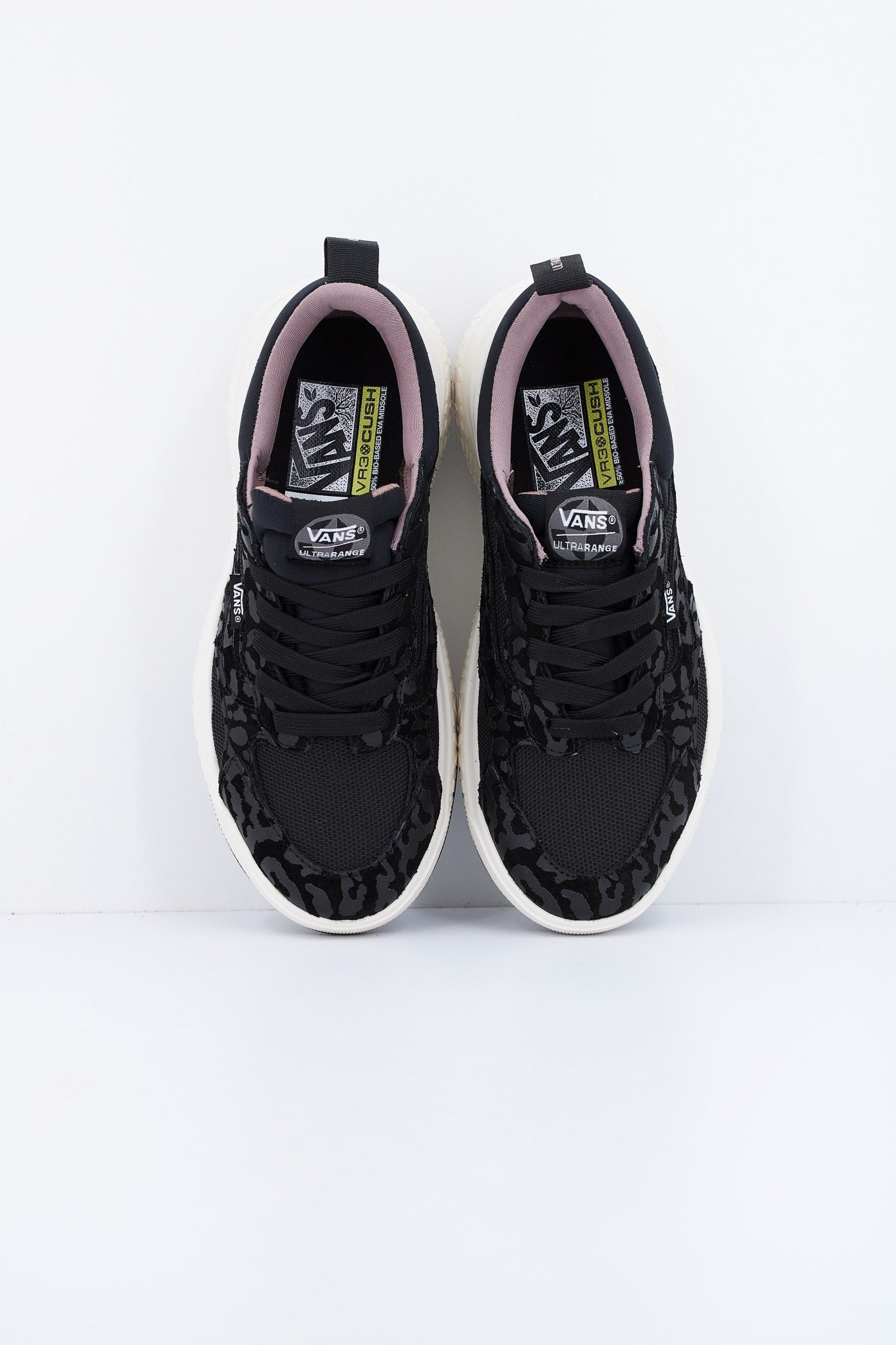 VANS ANIMAL ULTRARANGE NEO VR en color NEGRO (2)