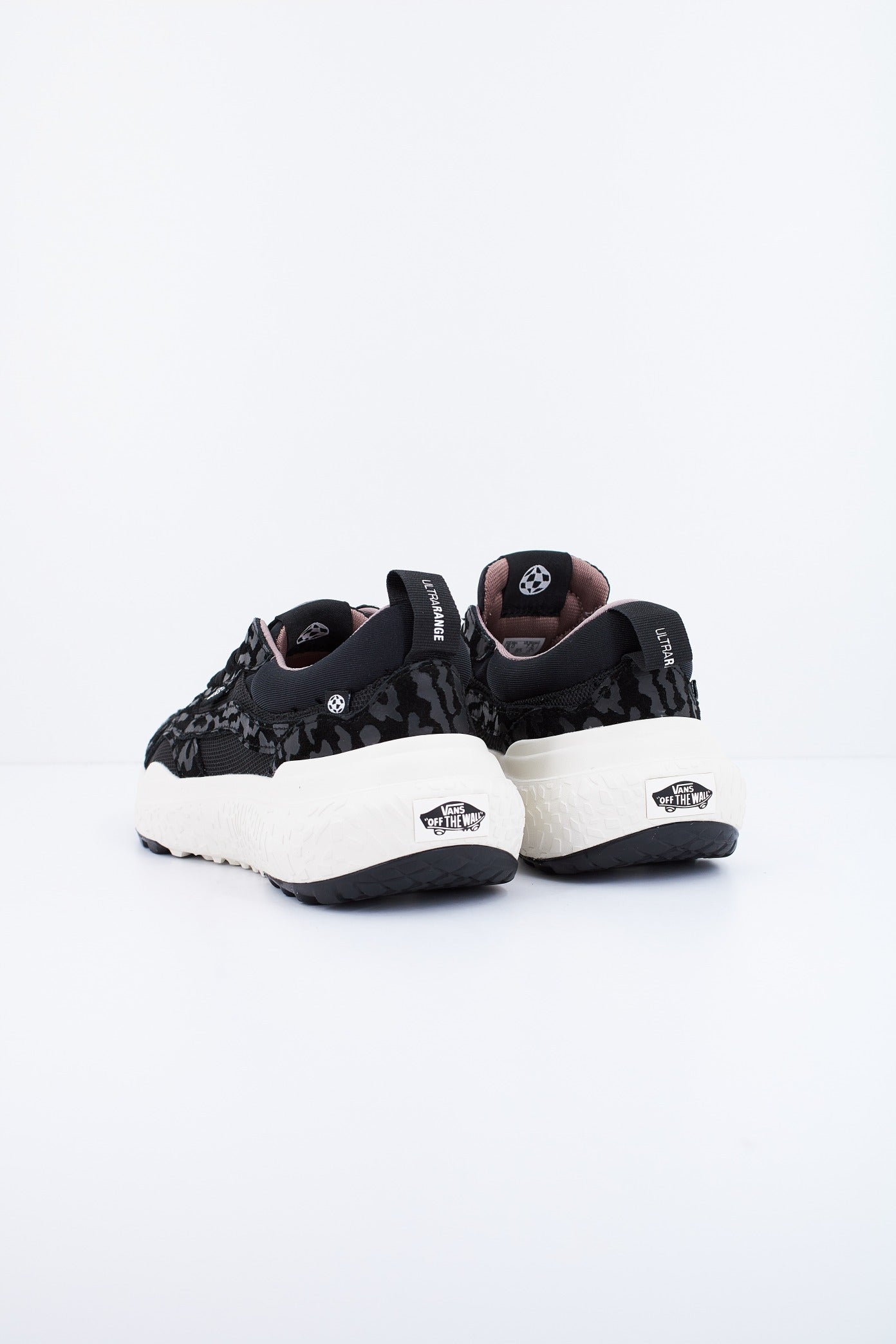 VANS ANIMAL ULTRARANGE NEO VR en color NEGRO (3)
