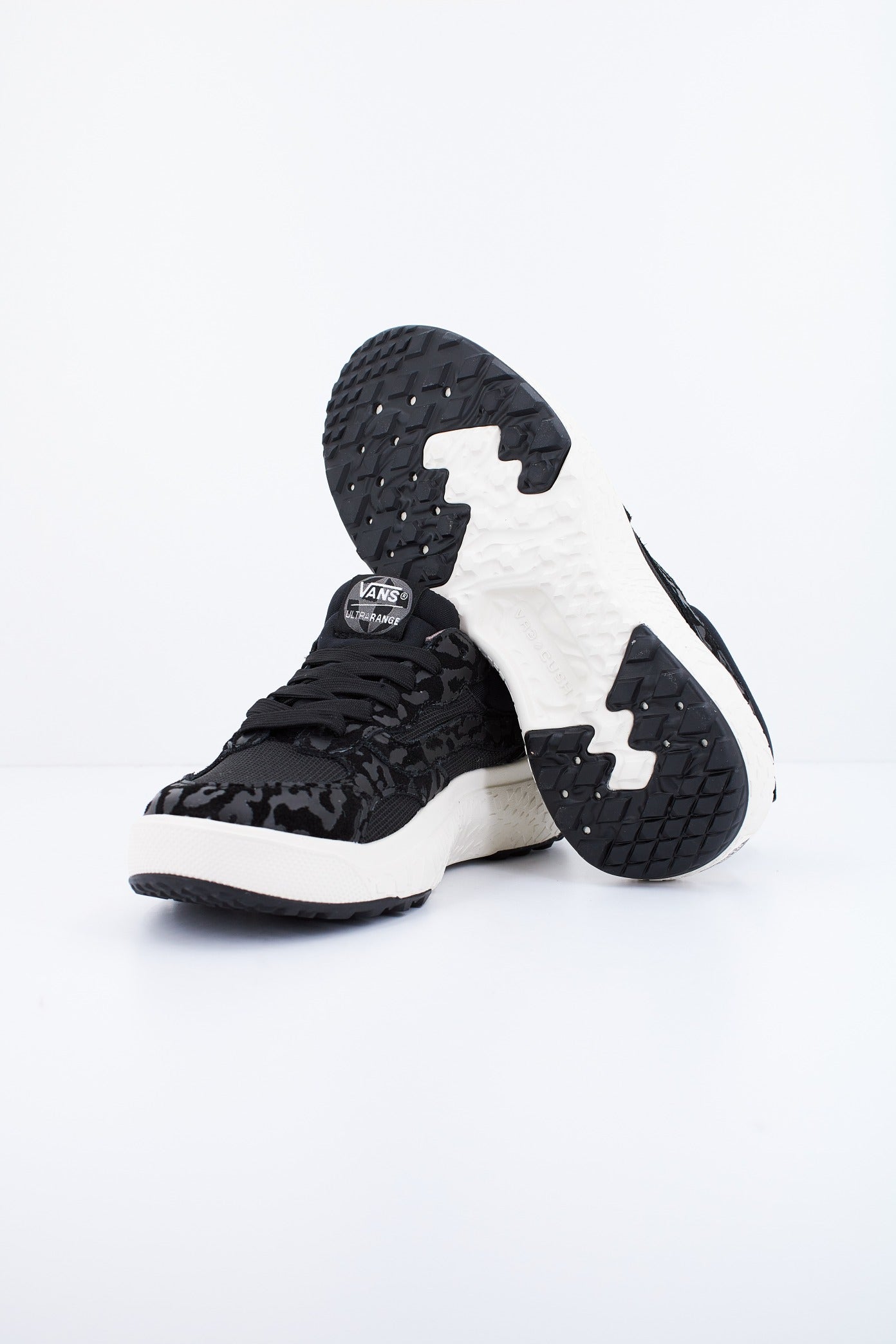 VANS ANIMAL ULTRARANGE NEO VR en color NEGRO (4)