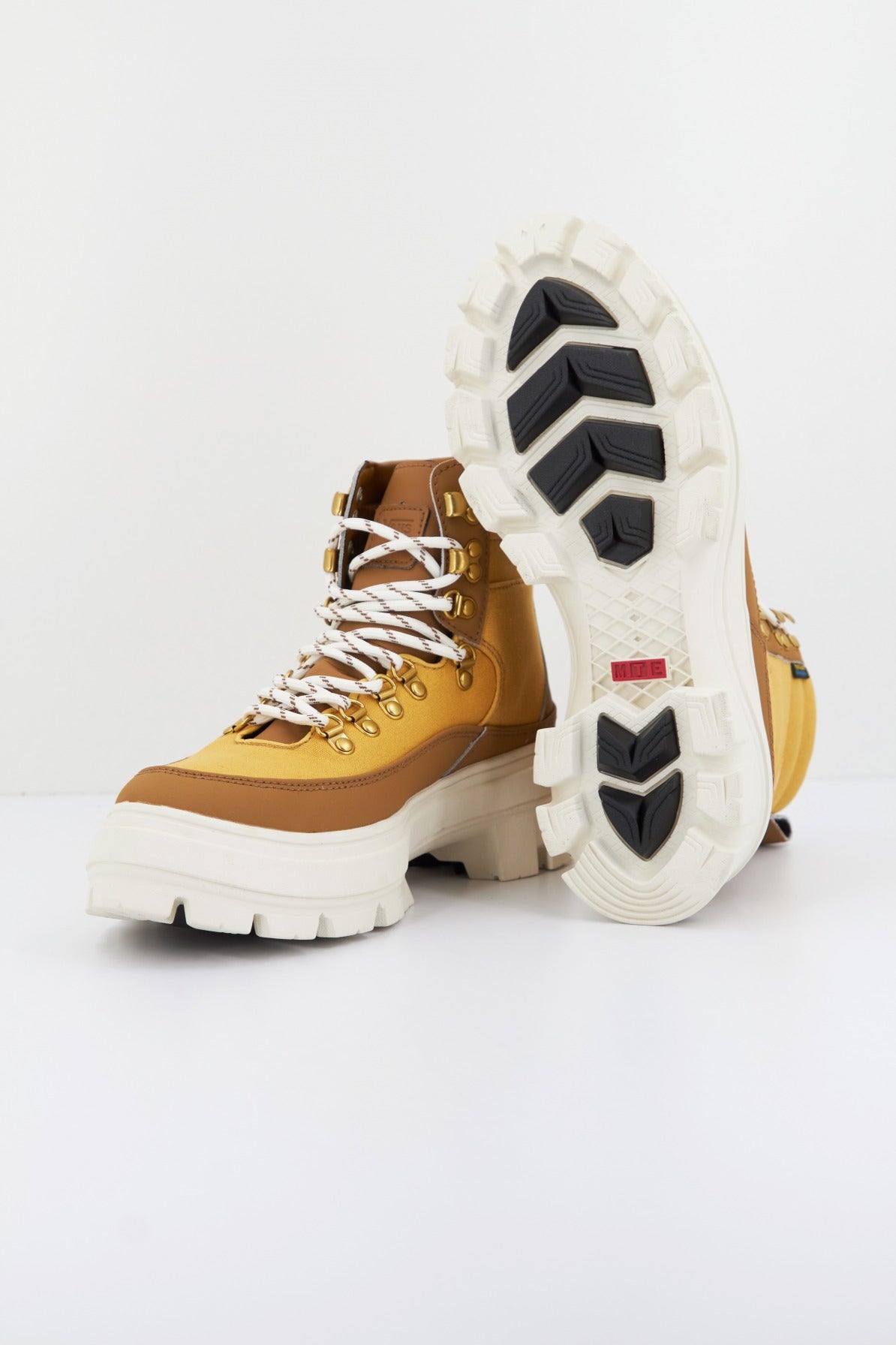 VANS COLFAX ELEVATE MTE- en color MARRON (4)