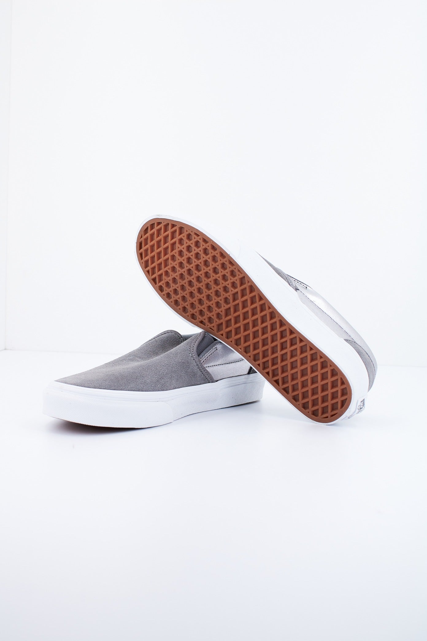 VANS CLASSIC SLIP-ON en color GRIS (4)