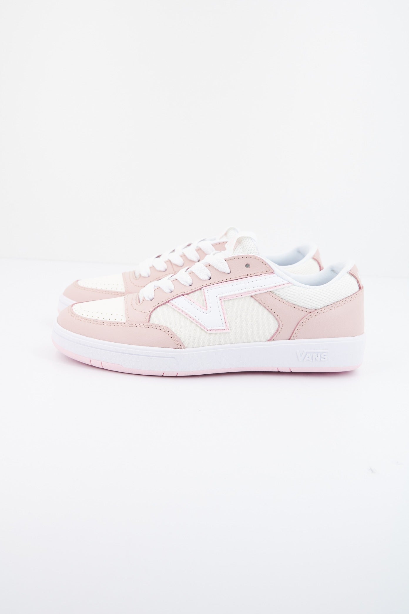 VANS LOWLAND CC en color ROSA (1)