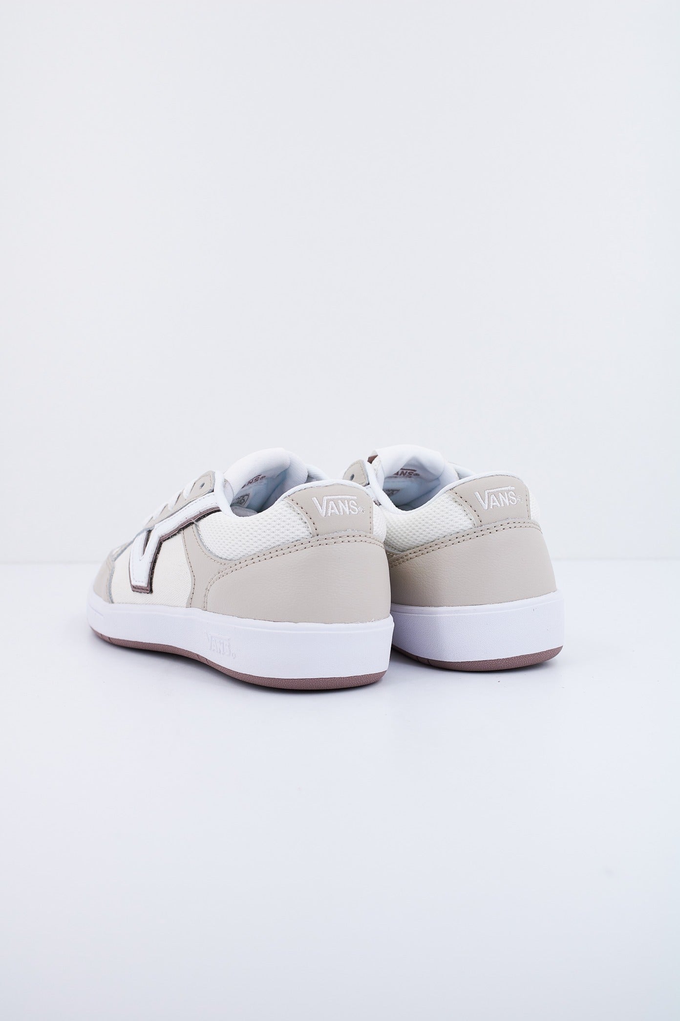 VANS LOWLAND CC en color MARRON CLARO (3)
