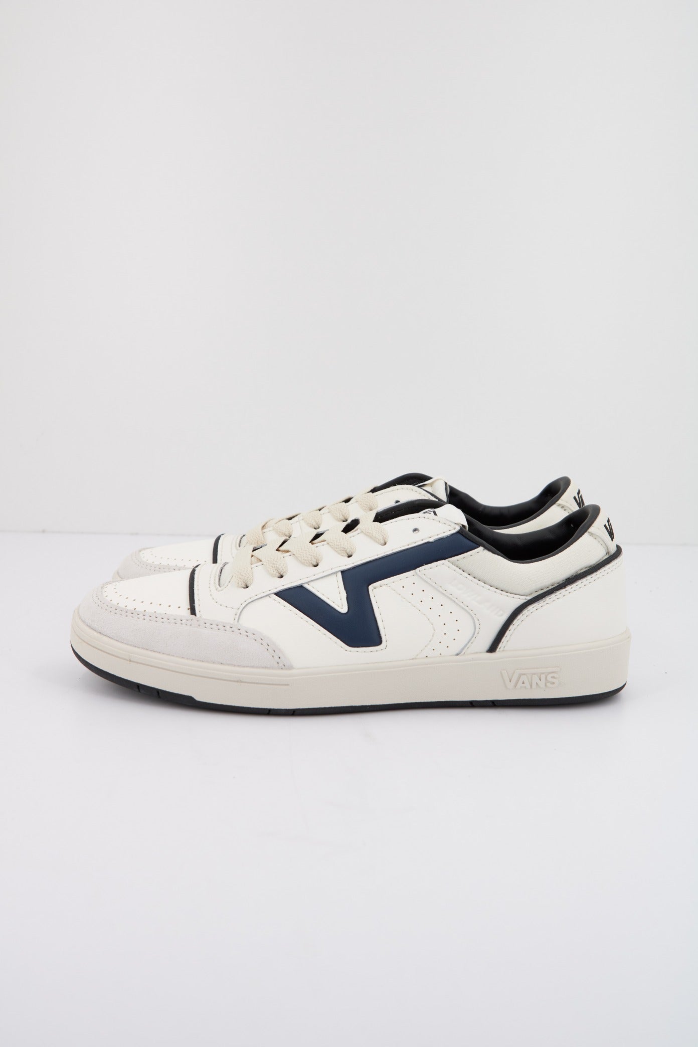 VANS LOWLAND CC JMP R VINTA en color BLANCO (1)