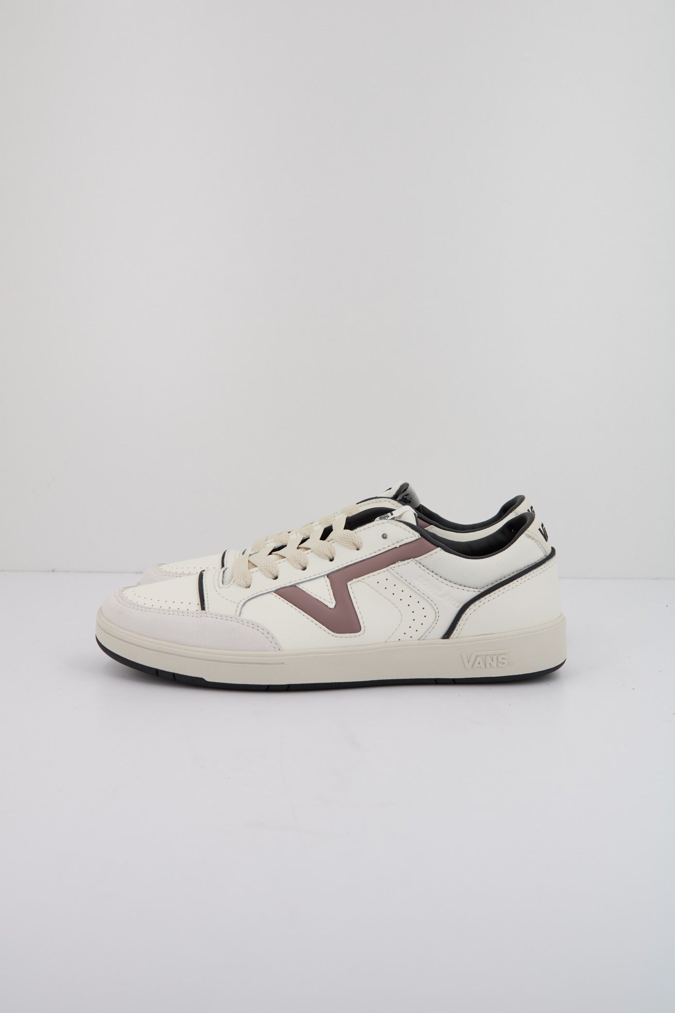 VANS LOWLAND CC JMP R VINTA en color BLANCO (1)