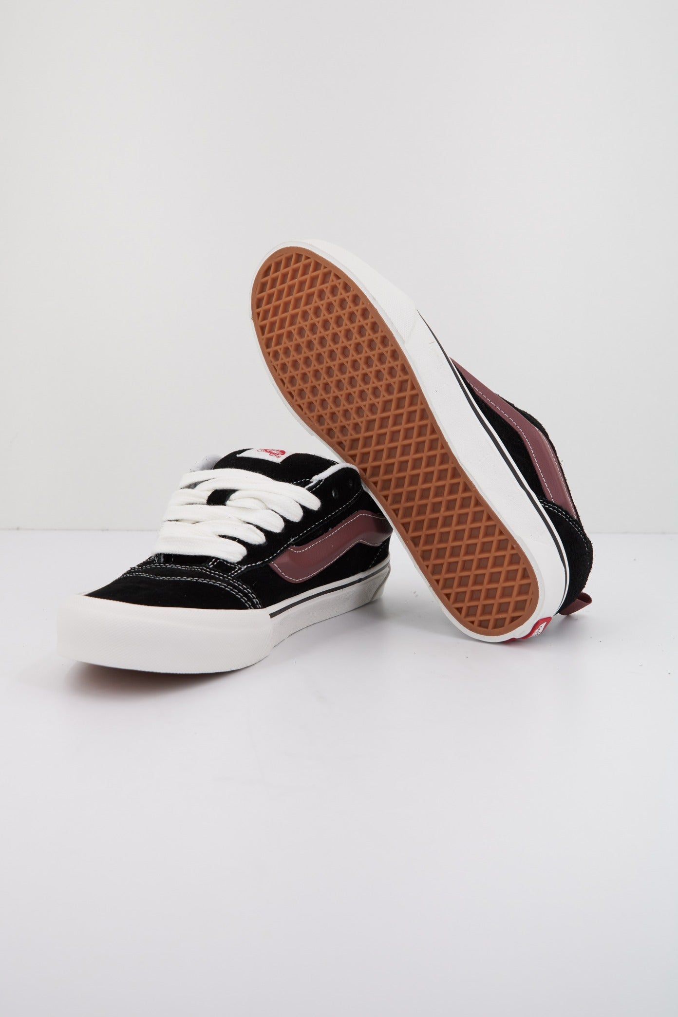 VANS KNU SKOOL en color NEGRO (4)