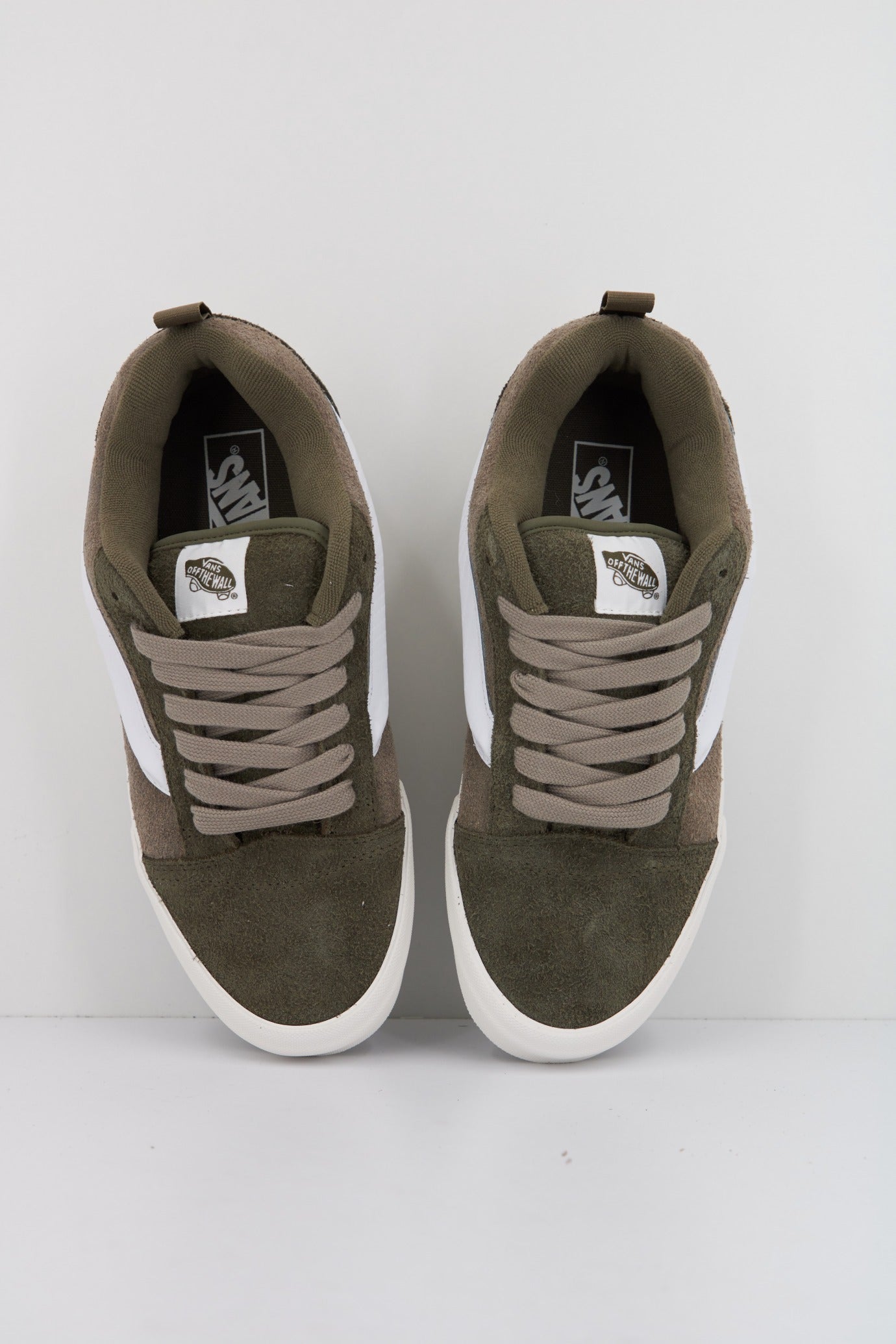 VANS KNU SKOOL en color GRIS (2)