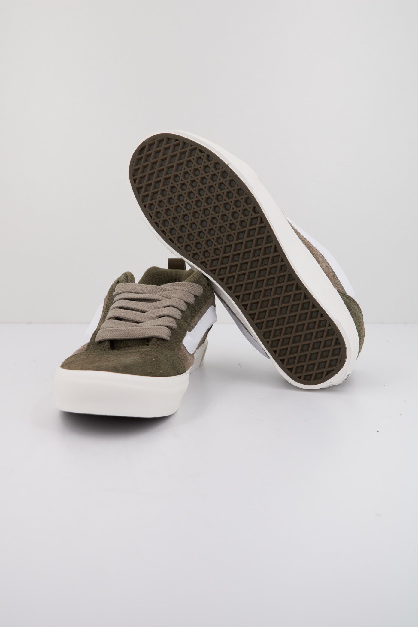 VANS KNU SKOOL en color GRIS (4)