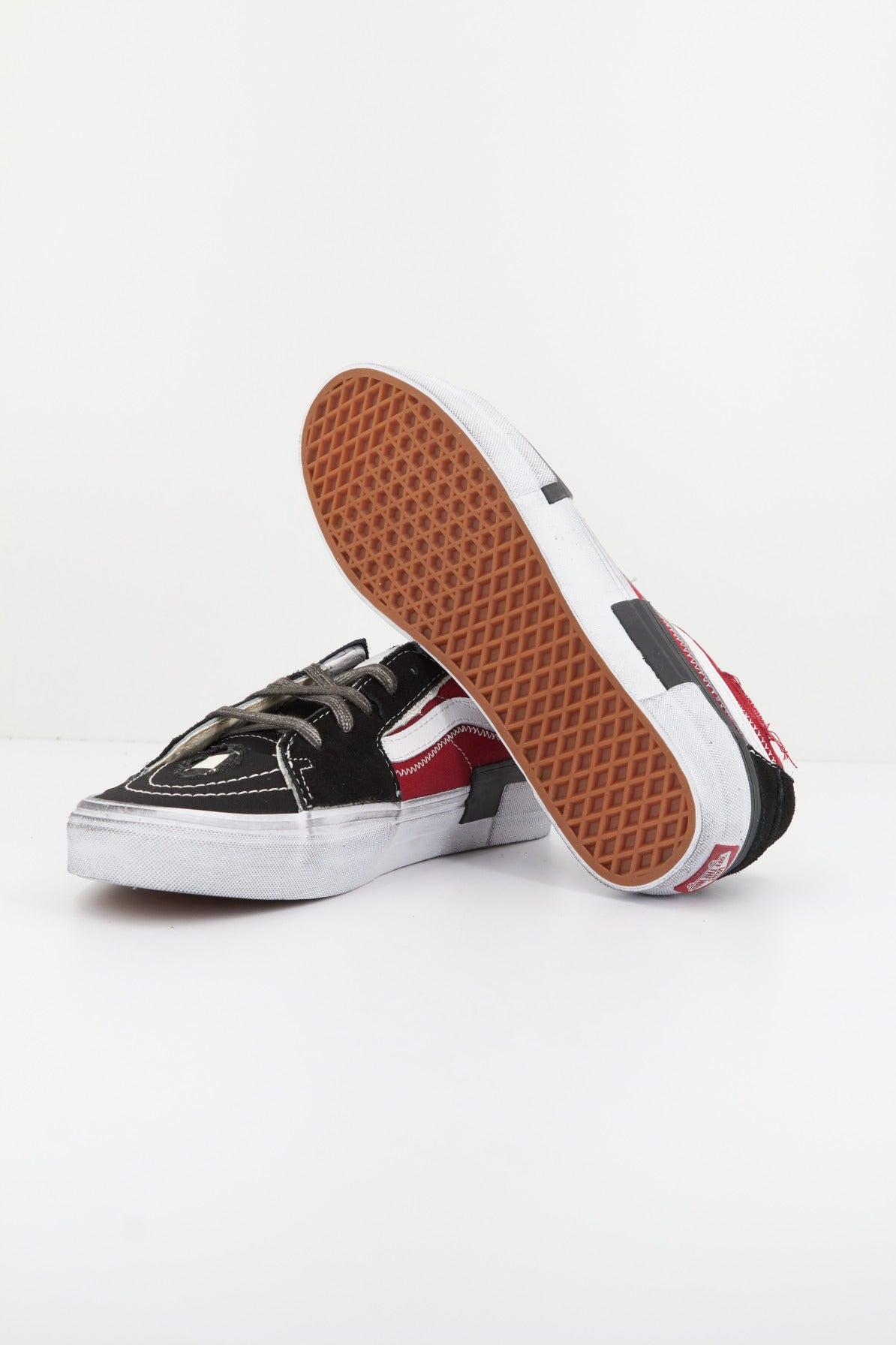 VANS SK-LOW RECONSTRUCT en color NEGRO (4)