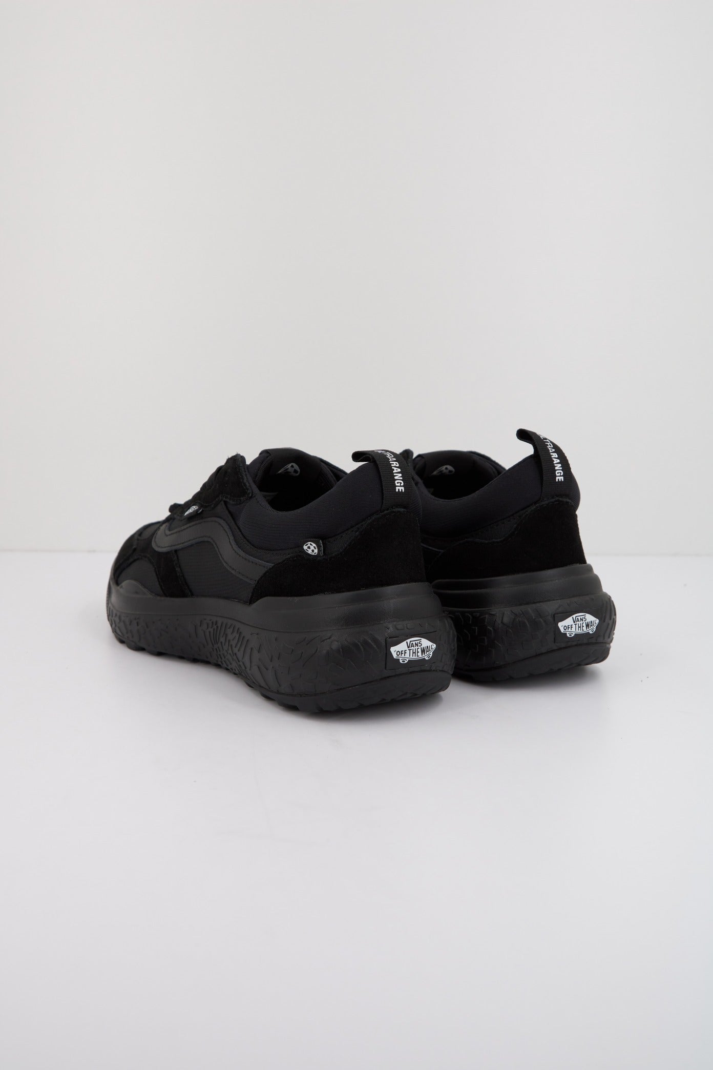 VANS ULTRARANGE NEO VR en color NEGRO (3)