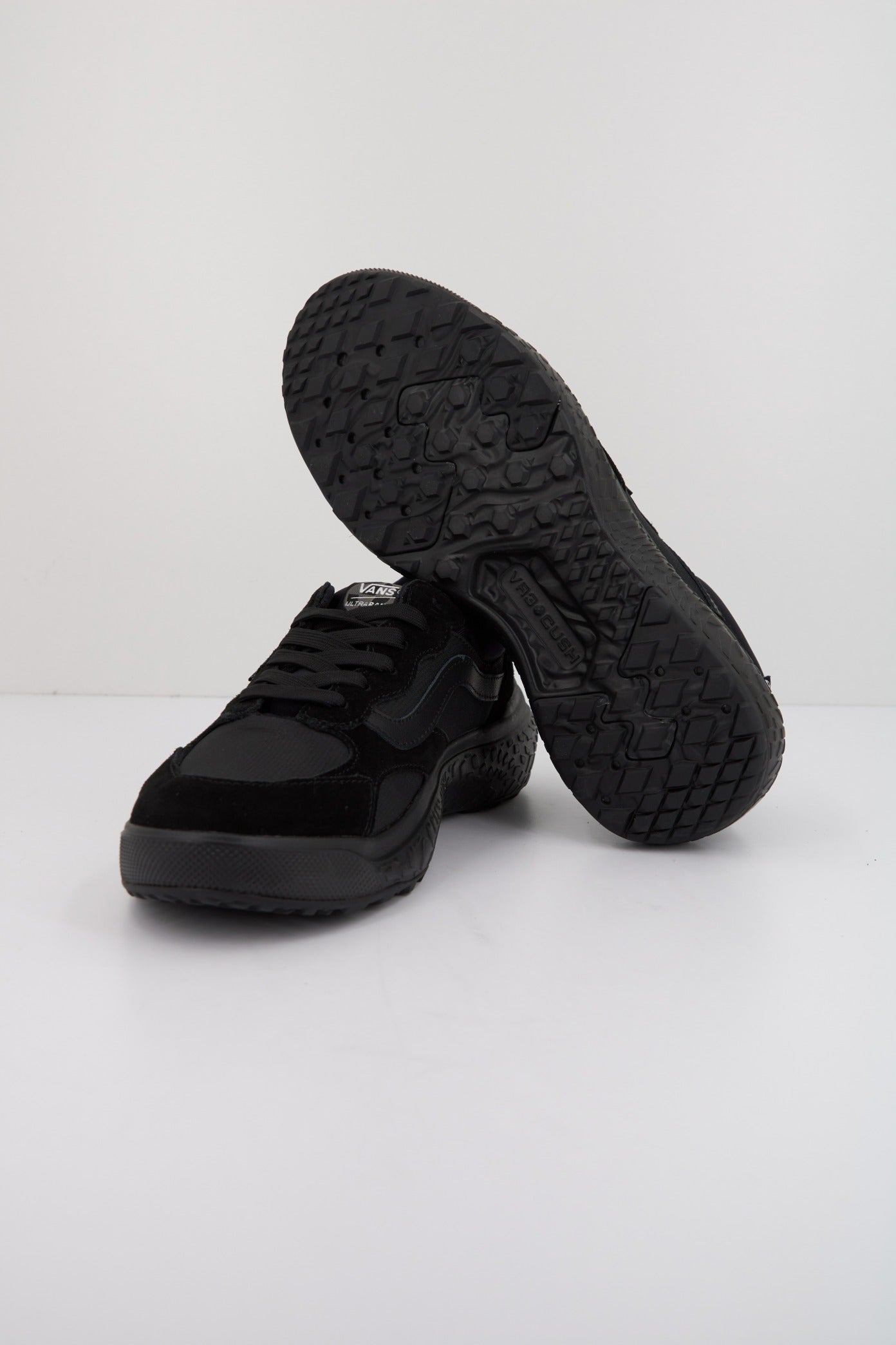 VANS ULTRARANGE NEO VR en color NEGRO (4)