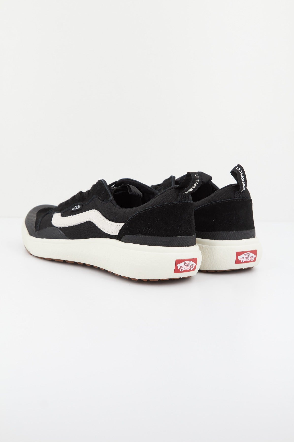 VANS ULTRARANGE EXO SE en color NEGRO (3)