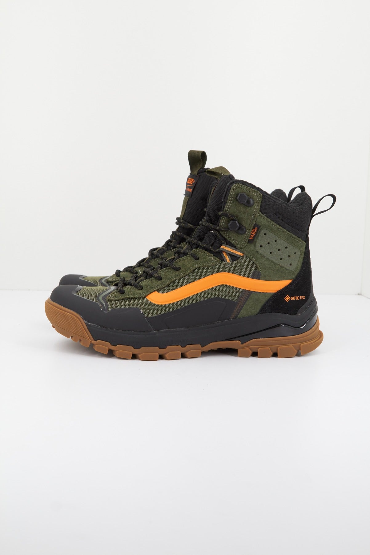 VANS ULTRARANGE EXO HI GORE en color VERDE (1)