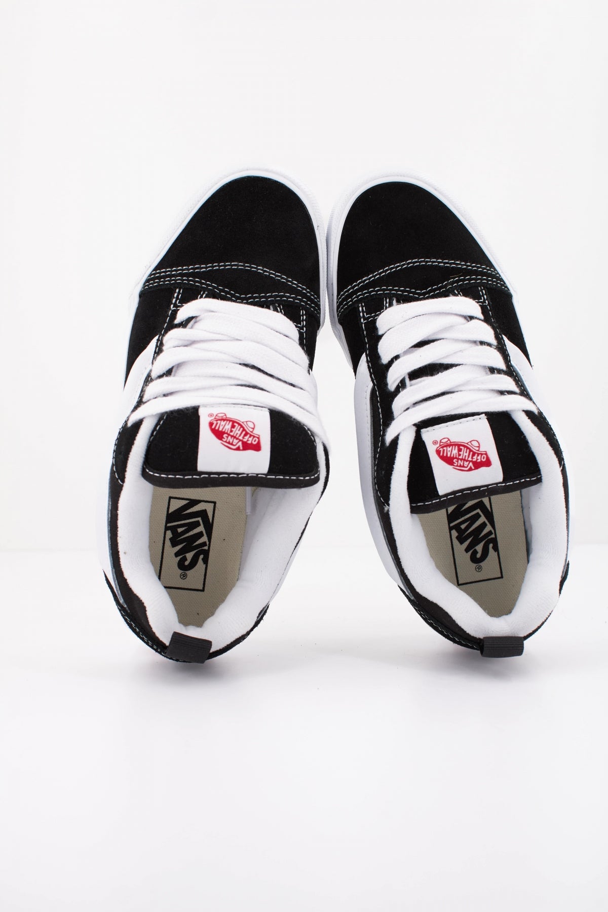 VANS KNU STACK en color NEGRO (3)