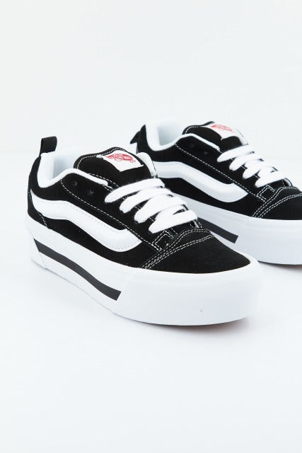 VANS KNU STACK en color NEGRO (1)