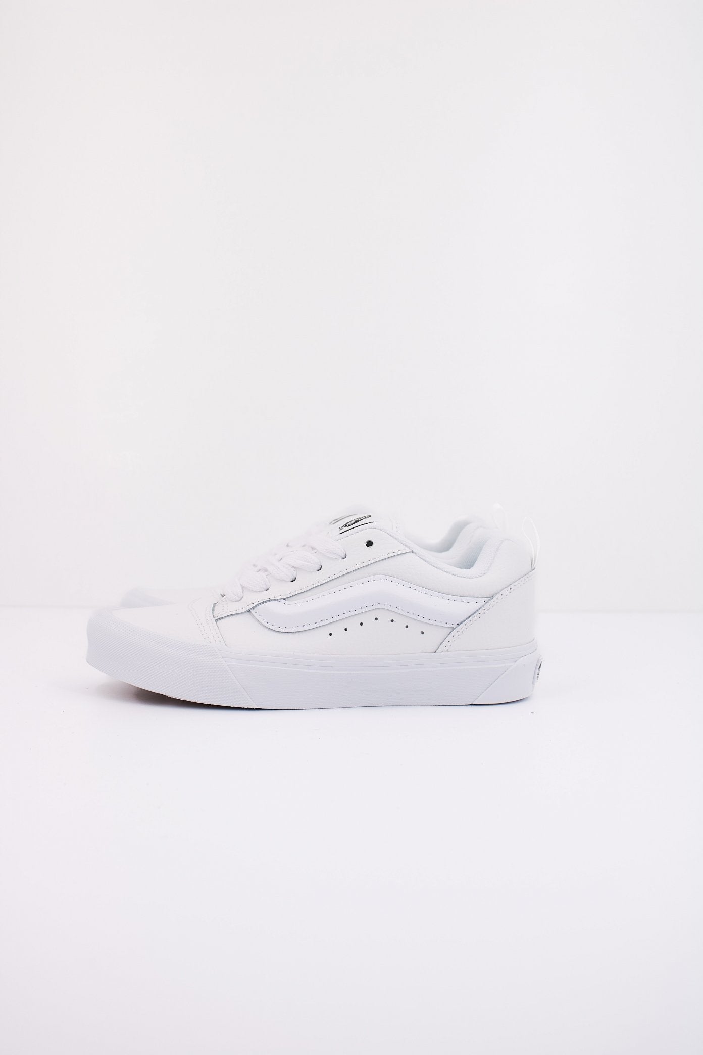 VANS KNU SKOOL en color BLANCO (1)