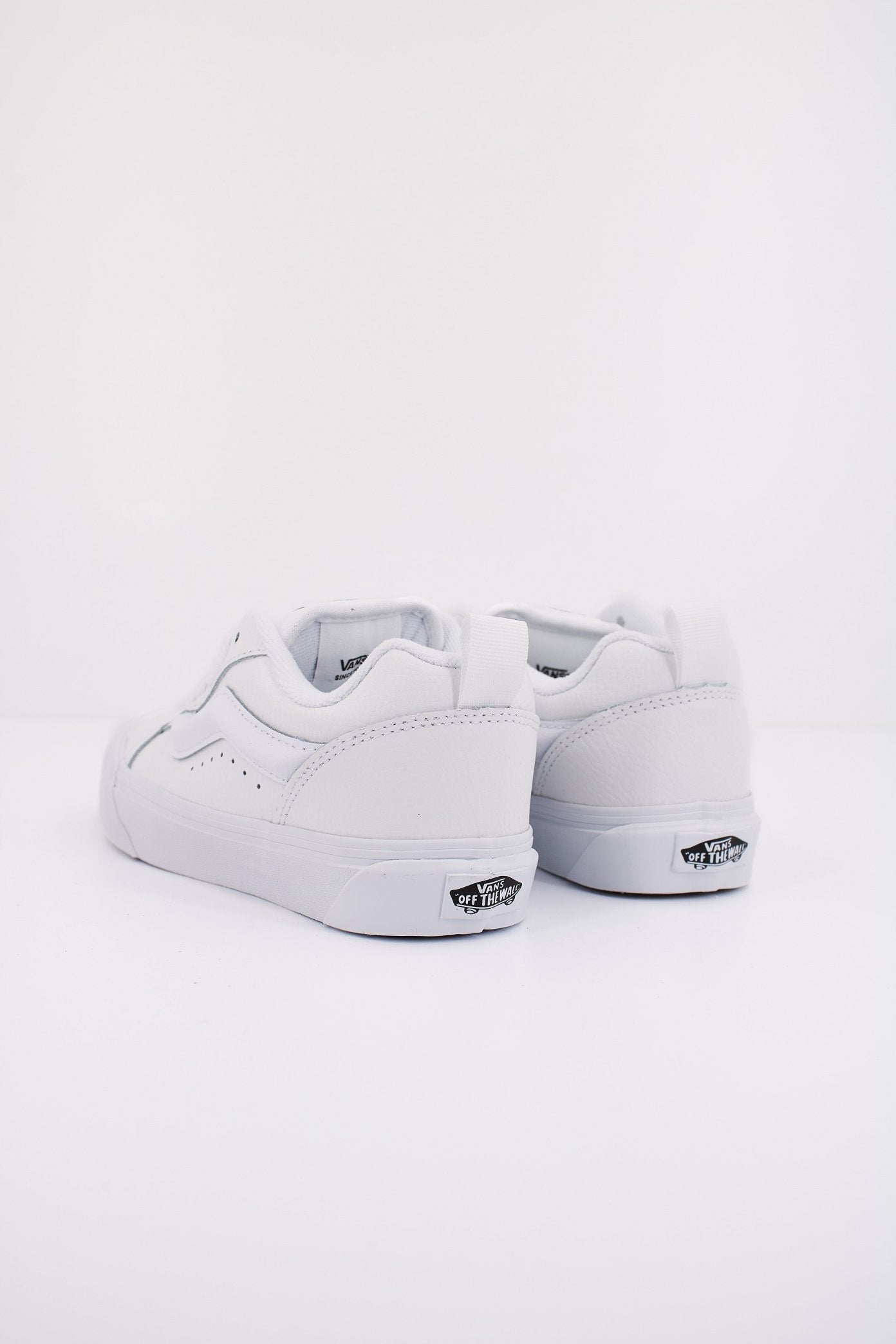 VANS KNU SKOOL en color BLANCO (4)