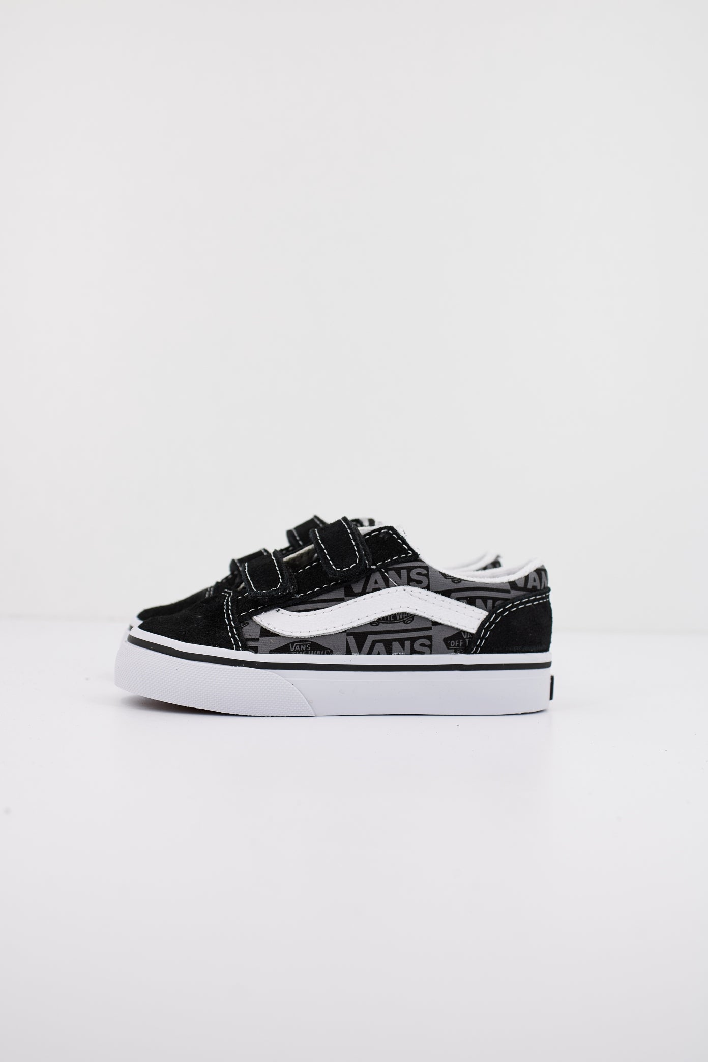 VANS OLD SKOOL V en color NEGRO (1)