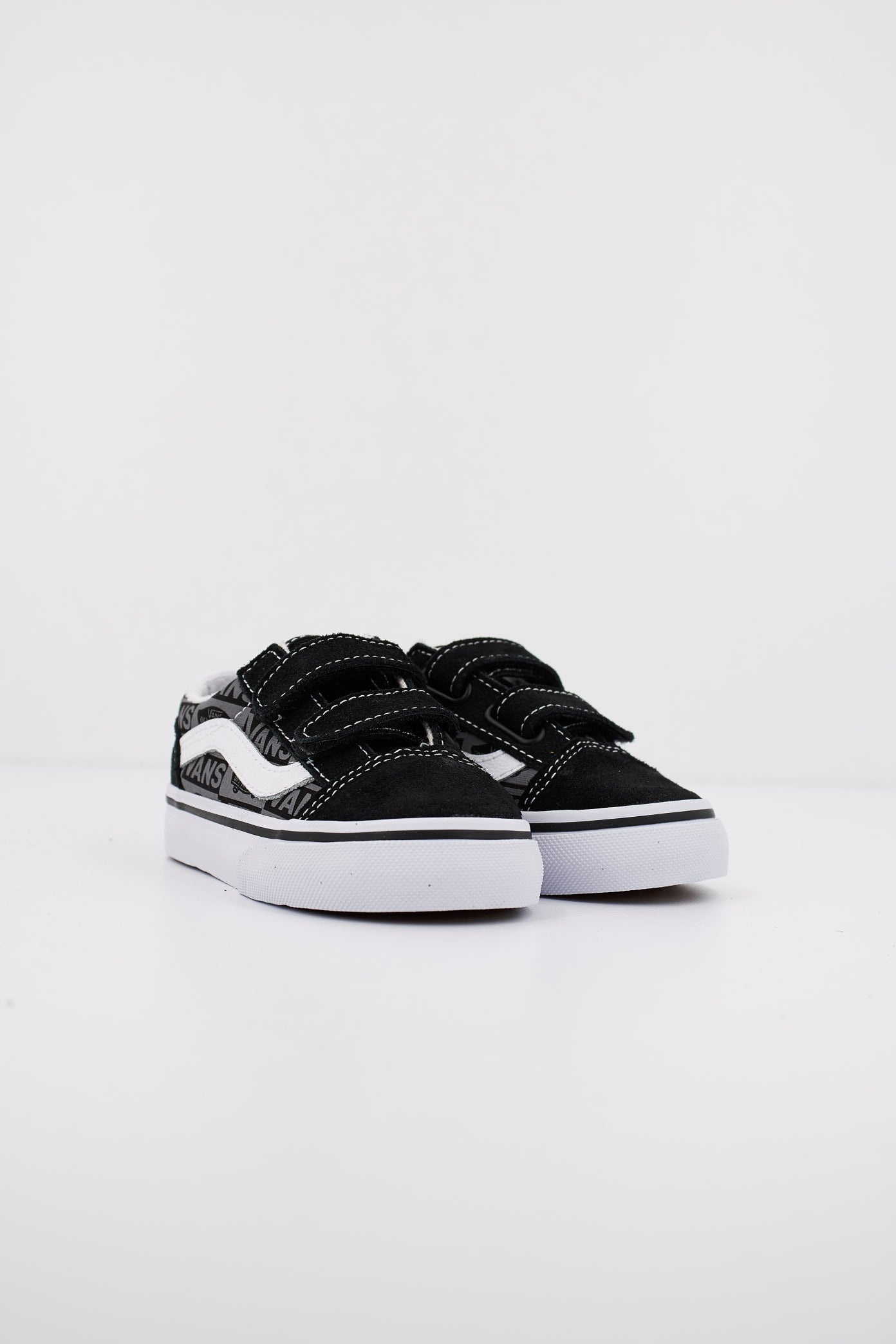 VANS OLD SKOOL V en color NEGRO (2)