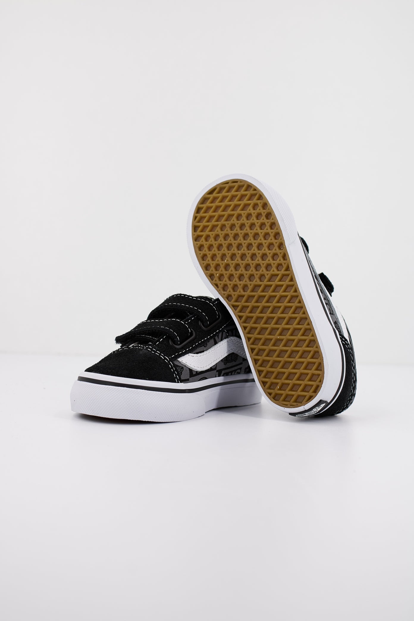 VANS OLD SKOOL V en color NEGRO (4)