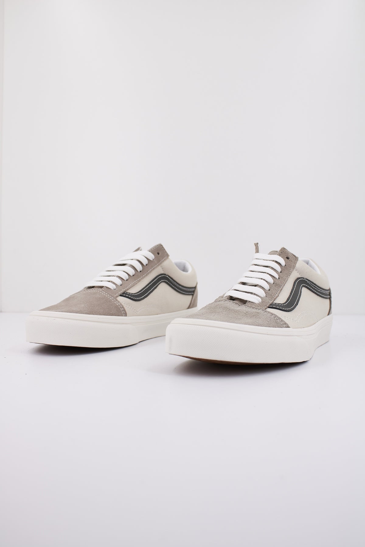 VANS OLD SKOOL en color BEIS (2)