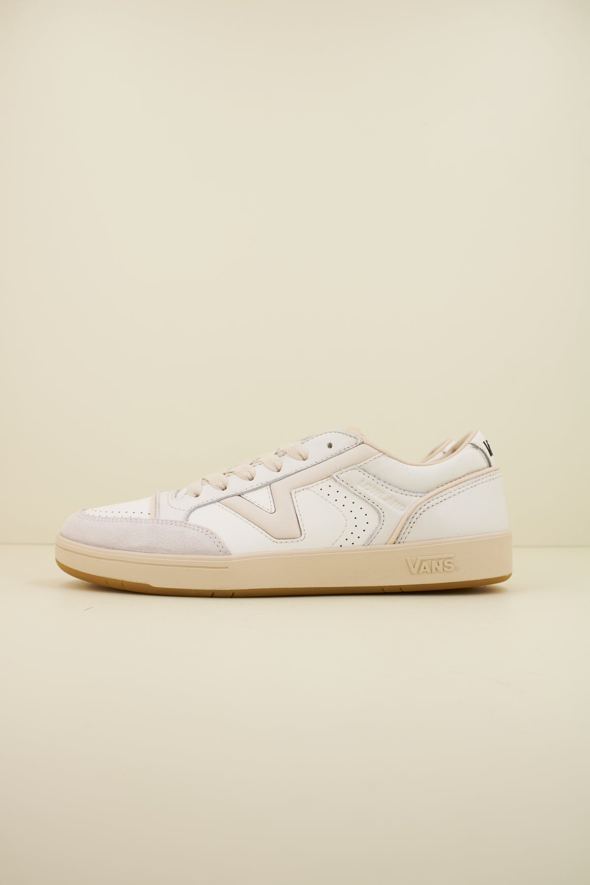 VANS LOWLAND CC JMP R VINTA en color BEIS (1)