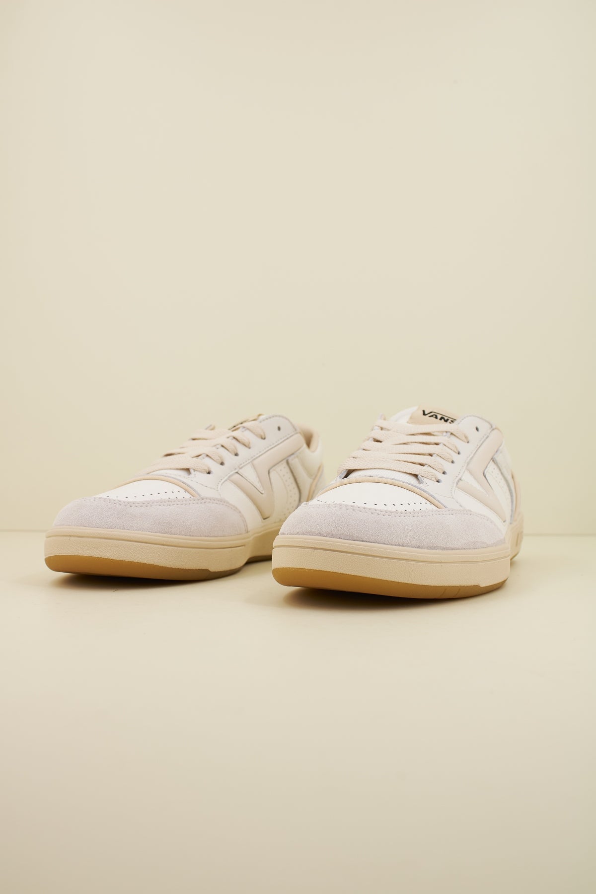 VANS LOWLAND CC JMP R VINTA en color BEIS (2)