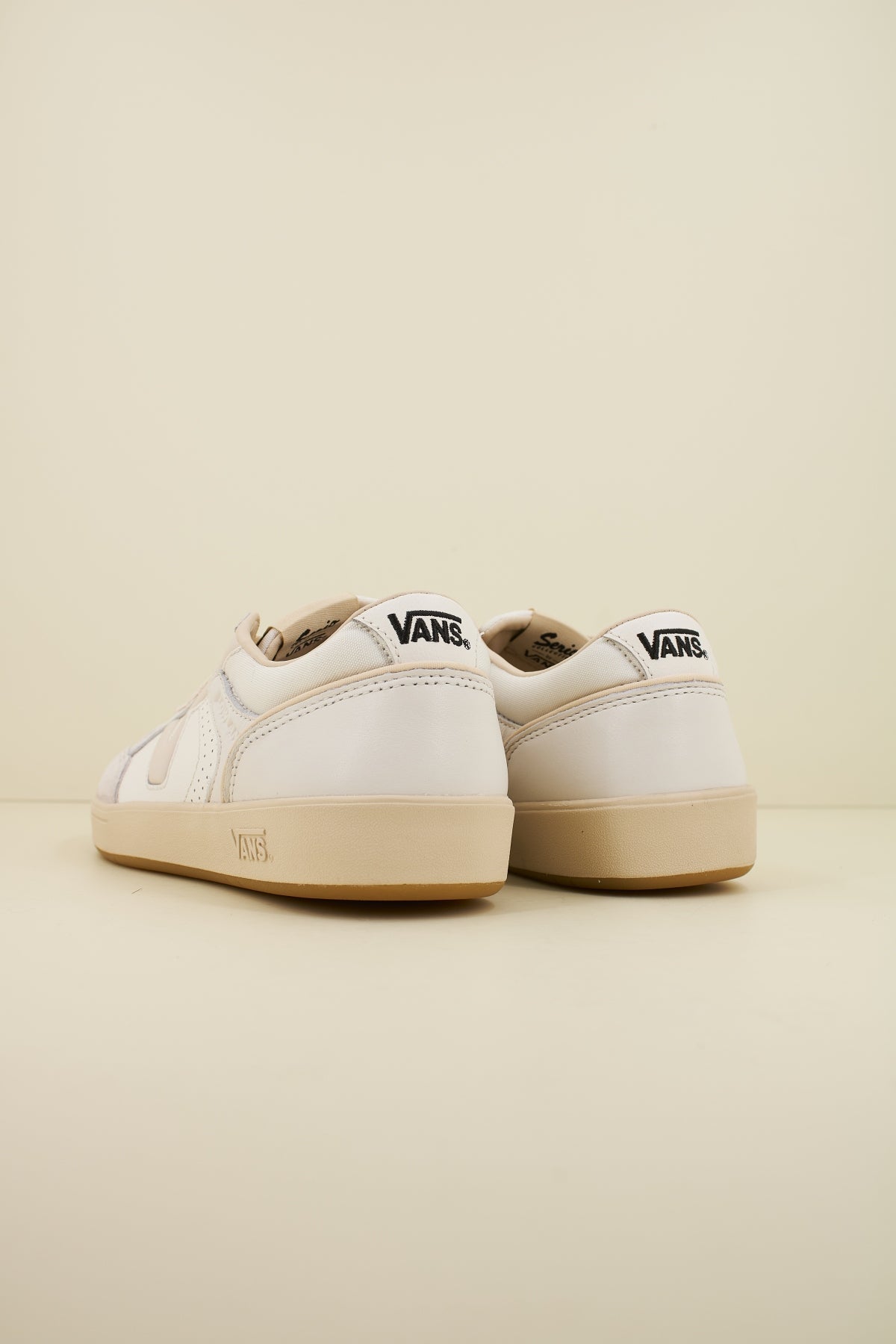 VANS LOWLAND CC JMP R VINTA en color BEIS (3)