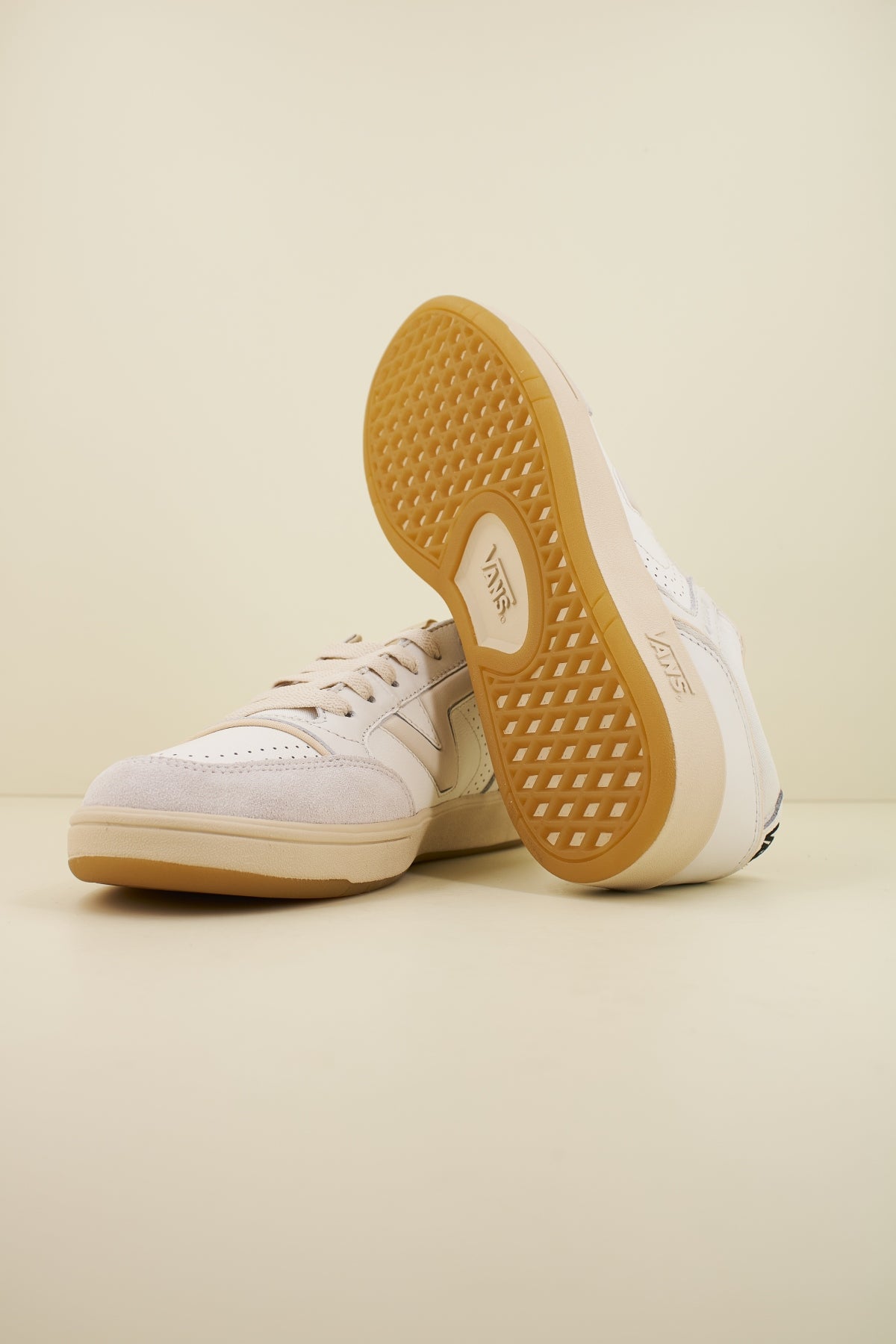 VANS LOWLAND CC JMP R VINTA en color BEIS (4)