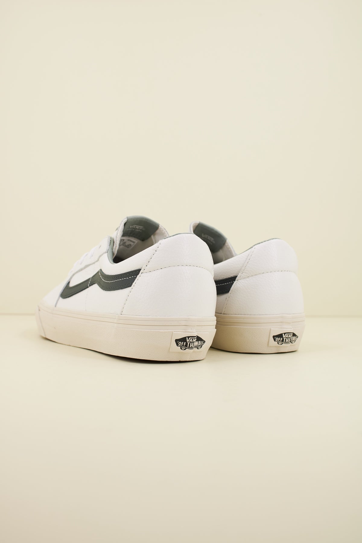 VANS SK-LOW en color BLANCO (3)