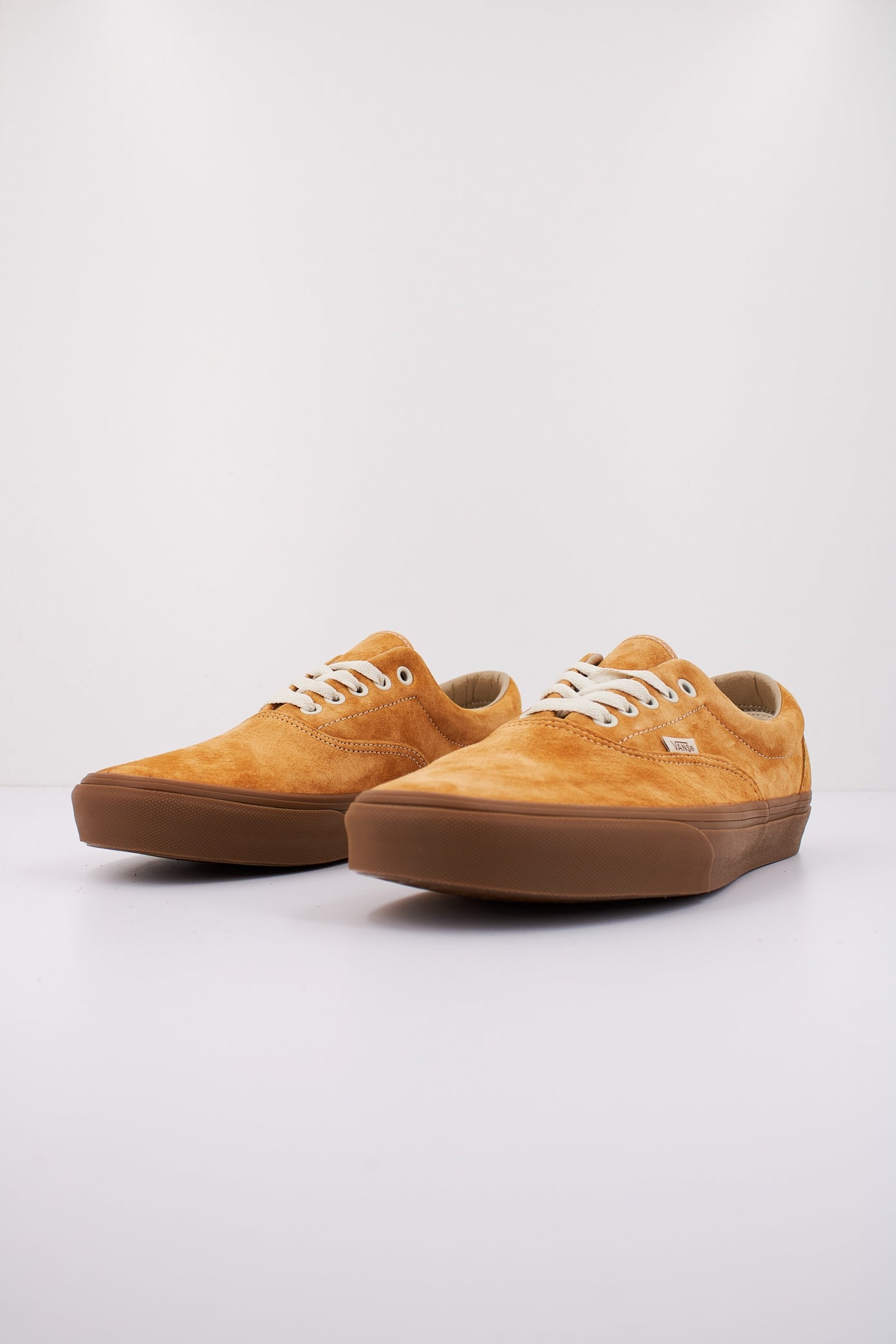 VANS ERA PIG SUEDE en color AMARILLO (2)